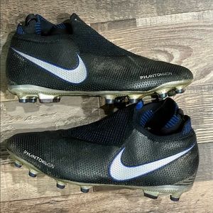 Nike boys Phantom Flyknit soccer cleats